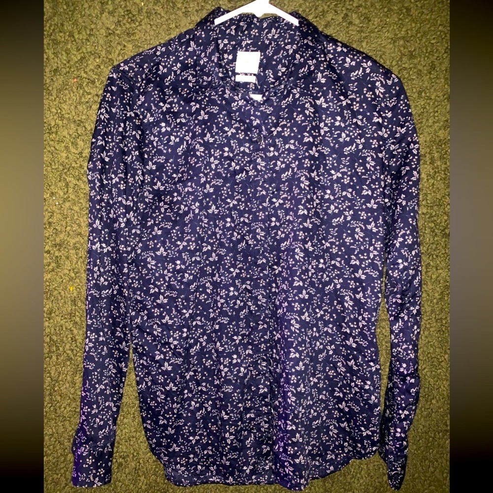 Gap long sleeve button down shirt Size Small